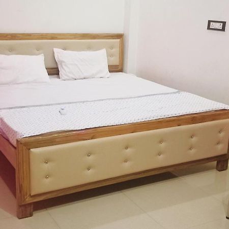 Hotel Maa Savitri Gest House Ayodhya Esterno foto